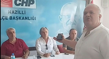 CHP Nazilli fena karıştı. İlçe Başkanı Serdar Alptekin toplantıyı bastı