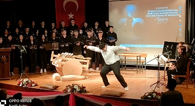 Gençler Atatürk’ü oratoryo ile andı