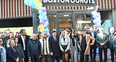 Boston Donuts Hizmete girdi.