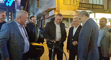 Siyasi rakipler karşılaşırsa ortaya ilginç görüntüler çıkabilir 