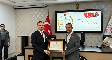 KUYUCAK BELEDİYE BAŞKANLIĞINI KAZANAN UĞUR DOĞANCA MAZBATASINI ALDI