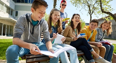 Öğrenciler yaz okullarında hem öğrenecek hem eğlenecekler