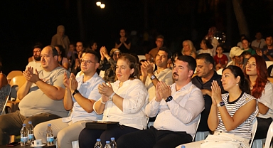 ÇİNE, ‘GÜLÜMSETEN HATIRALAR’ İLE 80’LER 90’LARI YENİDEN HATIRLADI