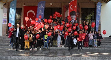 BAŞKAN ÇERÇİOĞLU AYDINLI ÇOCUKLARI TİYATRO İLE BULUŞTURDU