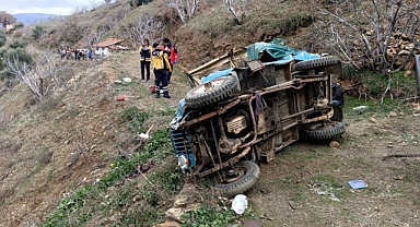 TARIM İŞÇİLERİNİ TAŞIYAN CİP ŞARAMPOLE UÇTU 1 ÖLÜ 6 YARALI