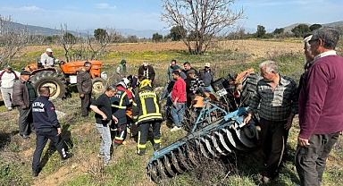 Çit Sürerken Traktör altında kaldı