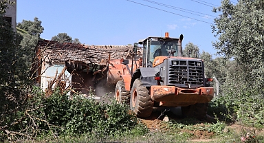 Başkan Tetik talimat verdi, o bina yıkıldı!
