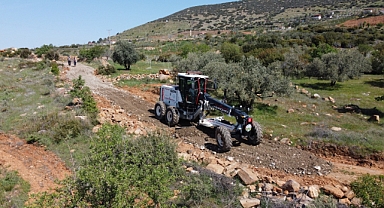 Çiftçiler İstiyor, Başkan Özel Yapıyor: Bozdoğan'da Arazi yolları bakıma alındı