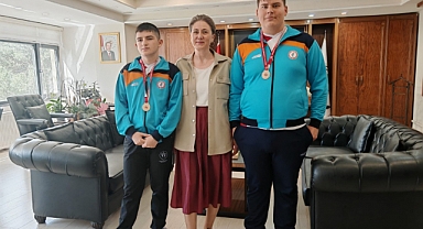 KAYMAKAM KÜPELİ TÜRKİYE ŞAMPİYONLARINI AĞIRLADI