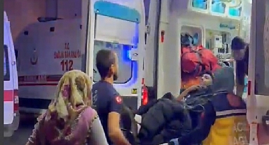 Laf attığı kız kardeşinin ağabeyini bıçakla yaraladı