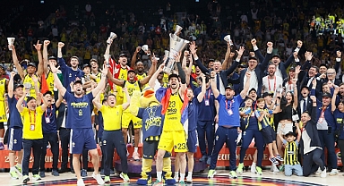 Fenerbahçe Euroleague Şampiyonluk Kupasını Kazandı