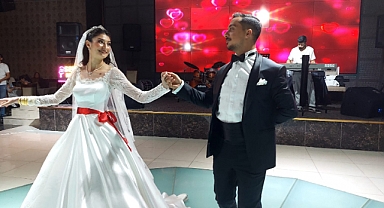 Erşan ve Asena Dünya evine girdi