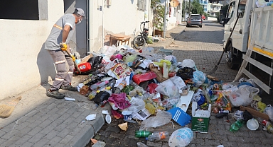 ÇÖP EVDEN 4 KAMYON DOLUSU ÇÖP ÇIKTI