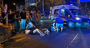 DEVLET KARAYOLUNDA MOTOSİKLET YAYALARA ÇARPTI 4 YARALI