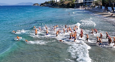 KUŞADASI’NDA KULAÇLAR OTİZMLİ ÇOCUKLAR İÇİN ATILDI