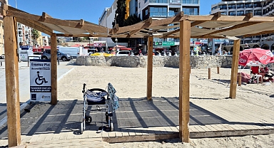 KUŞADASI’NDA PLAJ VANDALLARI YİNE İŞ BAŞINDA