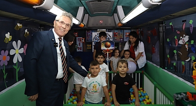 Nazilli Belediyesi’nden çocuklara özel mobil masal bahçesi