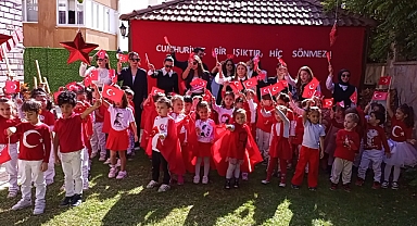 MİNİKLERDEN CUMHURİYET COŞKUSU