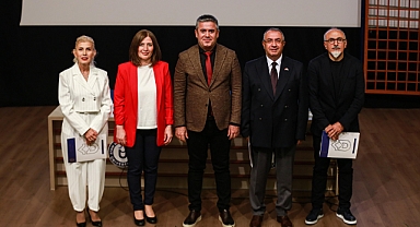 ADÜ ATATÜRK HAFTASINDA ATATÜRK'ÜN LİDERLİK VİZYONU CUMHURİYETİN İNŞAASINDA YENİLİKÇİ POLİTİKALARINI ANLATTI