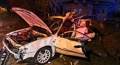 Nazilli'de Otomobil Ağaca Çarptı: 1 Ağır Yaralı