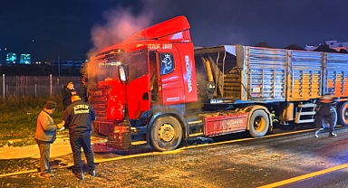 Nazilli’de Seyir Halindeki Tır Alevlere Teslim Oldu