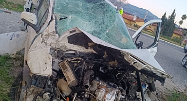 Aydın’da Belediye Aracı Yan Yola Uçtu: 1 Yaralı