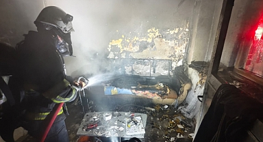 GECE YARISI ÇIKAN YANGINDA EV KULLANILAMAZ HALE DÖNDÜ