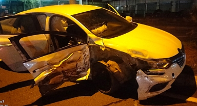 KAVŞAKTA MEYDANA GELEN KAZADA 3 KİŞİ YARALANDI