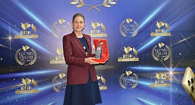 KAYMAKAM KAN, ALDIĞI ÖDÜLÜ ÇALIŞAN VE ÜRETEN KADINLARA ARMAĞAN ETTİ