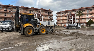 KUŞADASI BELEDİYESİ SAĞANAK YAĞIŞIN İZLERİNİ TEMİZLEMEYE DEVAM EDİYOR