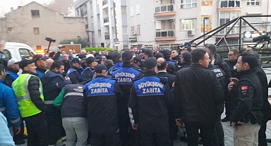 KUŞADASINDA ZABITALAR BİRBİRİNE GİRDİ.