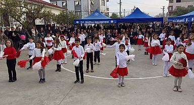 Nazilli'de 30 bin öğrenci karne sevinci yaşadı. 