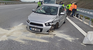 Otobanda Korkutan Kaza: Bariyerlere Çarpan Otomobil Alev Aldı