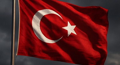 TERÖR YANDAŞLARINDAN TÜRK BAYRAĞINA ÇİRKİN SALDIRI