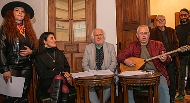 CEM KARACA KUŞADASI’NDA ŞARKILARIYLA ANILDI