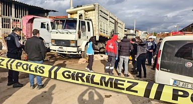 Damperin Altında Kalan 2 Kişi Hayatını Kaybeti