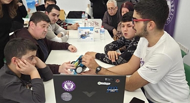 Manisa'da otizmli öğrenciler kendi robotlarını kodladı 