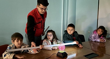 Minikler 'Tesla Bobini' ile bilimin izini sürdü  