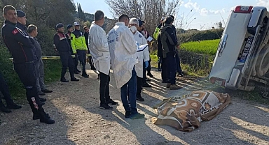 YAŞLI ADAM KOMŞUSUNU EZEREK ÖLDÜRDÜ