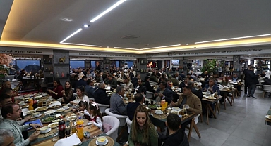 Başkan Özel, muhtarlarla iftarda bir araya geldi