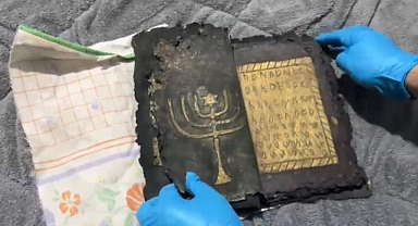 Bizans dönemine ait altın işlemeli dua kitabı ele geçirildi 