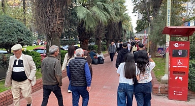 Çarşı ve sokaklarda bayram yoğunluğu     