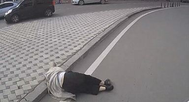 Otobüsün çarptığı genç kadının öldüğü kaza güvenlik kamerasında   