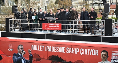 ÖZEL KUŞADASI'NDA 20 BİN KİŞİYE SESLENDİ ÖMER GÜNEL'E SAHİP ÇIKTI