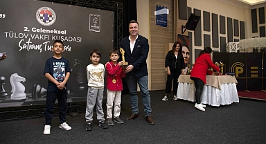 SATRANÇ TURNUVASINDA KUPA VE MADALYALAR SAHİPLERİNİ BULDU