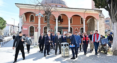 Vali Köşger, Kayalık Camisinde incelemelerde bulundu 