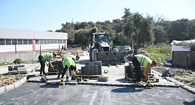 DEĞİRMENDERE MAHALLESİ’NİN YENİ YOLLARI YÜKLENİYOR 