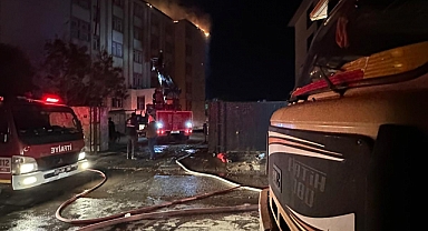 NAZİLLİ BELEDİYESİ EKİPLERİNDEN YANGINA ANINDA MÜDAHALE