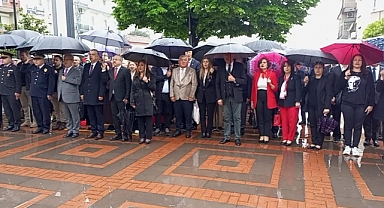 Nazilli'de 23 Nisan yağmur altında kutlandı   