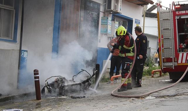 Tamir sırasında yanan elektrikli motosiklet küle döndü   